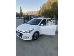 Sahibinden Hyundai i20 1.4 CRDi Style 2015 Model  180.000 km Beyaz