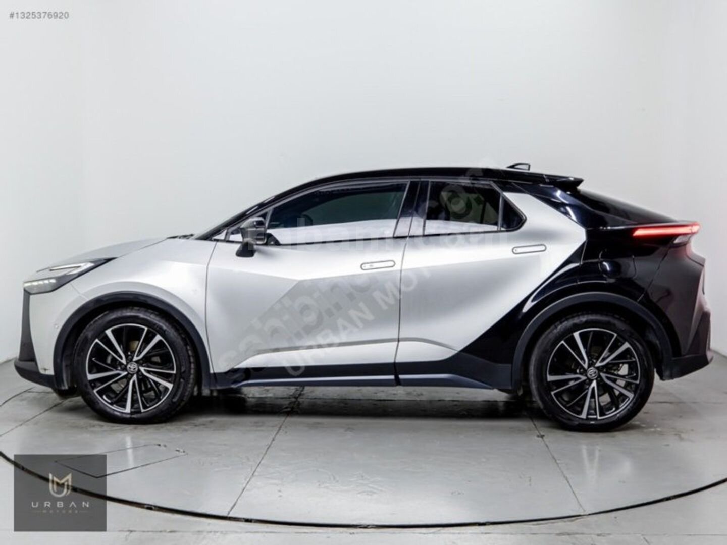 2024 TOYOTA C-HR HYBRİD ÇİFT RENK CAM TAVAN HATASIZ TRAMERSİZ 3