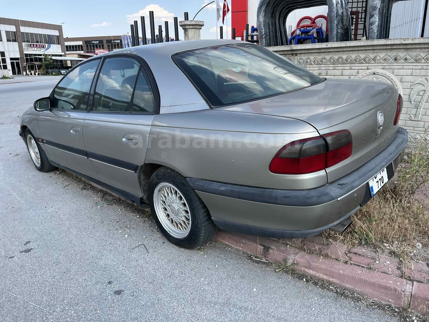 Galeriden Opel Omega 2.0 CD 1997 Model Konya 273.000 km Kahverengi 5