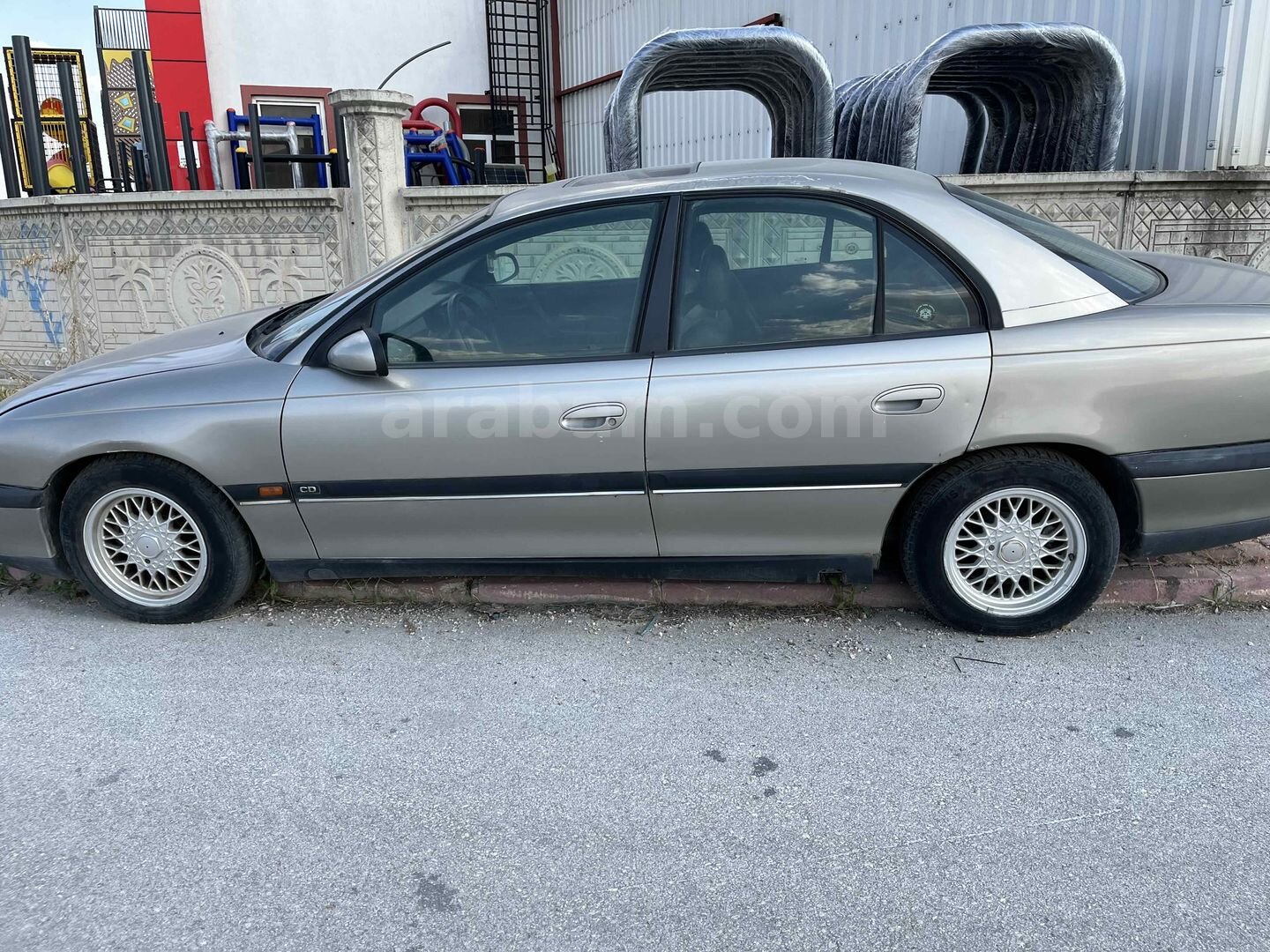 Galeriden Opel Omega 2.0 CD 1997 Model Konya 273.000 km Kahverengi 3