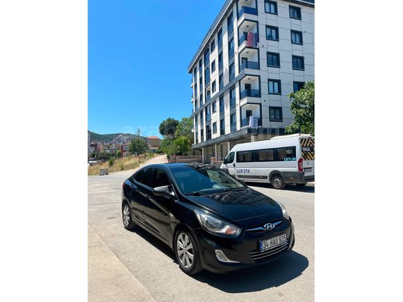 Sahibinden Hyundai Accent Blue 1.6 CRDI Mode Plus 2013 Model 