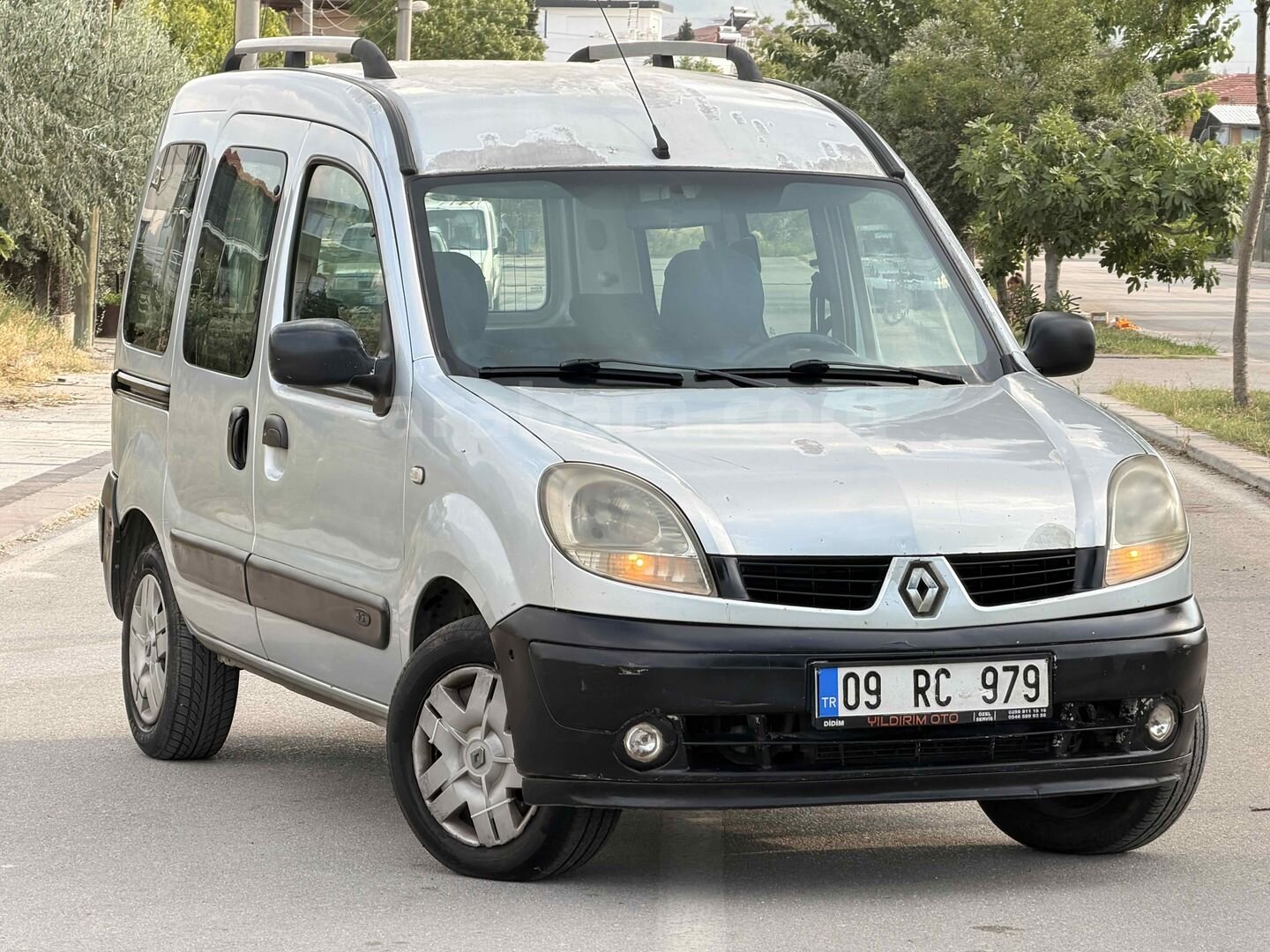 Galeriden Renault Kangoo 1.5 dCi Expression 2004 Model Denizli 350.000 km Gri (Gümüş) 1