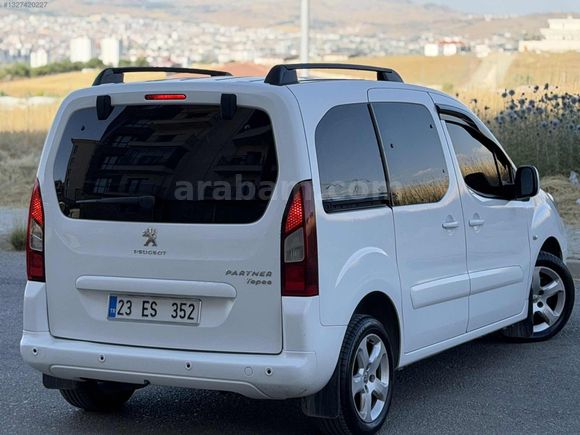 UZMAN AUTO DAN 2013 MODEL KM 220 BİN DE HATASIZ TEMİZ AİLE ARACI