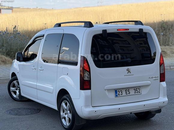 UZMAN AUTO DAN 2013 MODEL KM 220 BİN DE HATASIZ TEMİZ AİLE ARACI