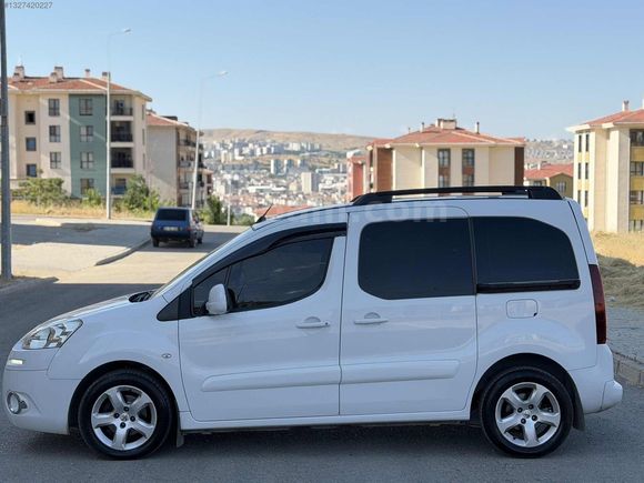 UZMAN AUTO DAN 2013 MODEL KM 220 BİN DE HATASIZ TEMİZ AİLE ARACI