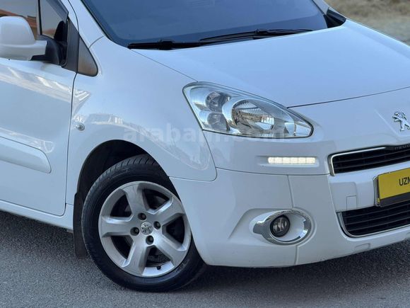 UZMAN AUTO DAN 2013 MODEL KM 220 BİN DE HATASIZ TEMİZ AİLE ARACI