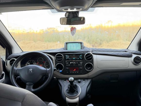 UZMAN AUTO DAN 2013 MODEL KM 220 BİN DE HATASIZ TEMİZ AİLE ARACI