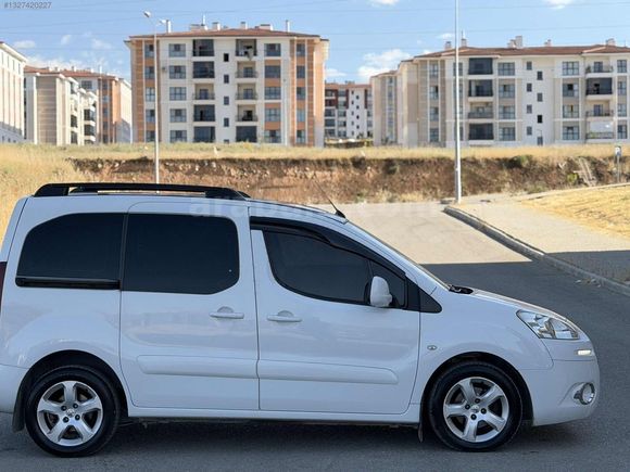 UZMAN AUTO DAN 2013 MODEL KM 220 BİN DE HATASIZ TEMİZ AİLE ARACI