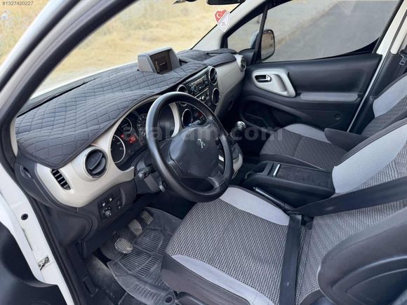 UZMAN AUTO DAN 2013 MODEL KM 220 BİN DE HATASIZ TEMİZ AİLE ARACI