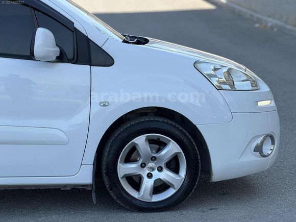 UZMAN AUTO DAN 2013 MODEL KM 220 BİN DE HATASIZ TEMİZ AİLE ARACI