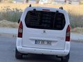 UZMAN AUTO DAN 2013 MODEL KM 220 BİN DE HATASIZ TEMİZ AİLE ARACI