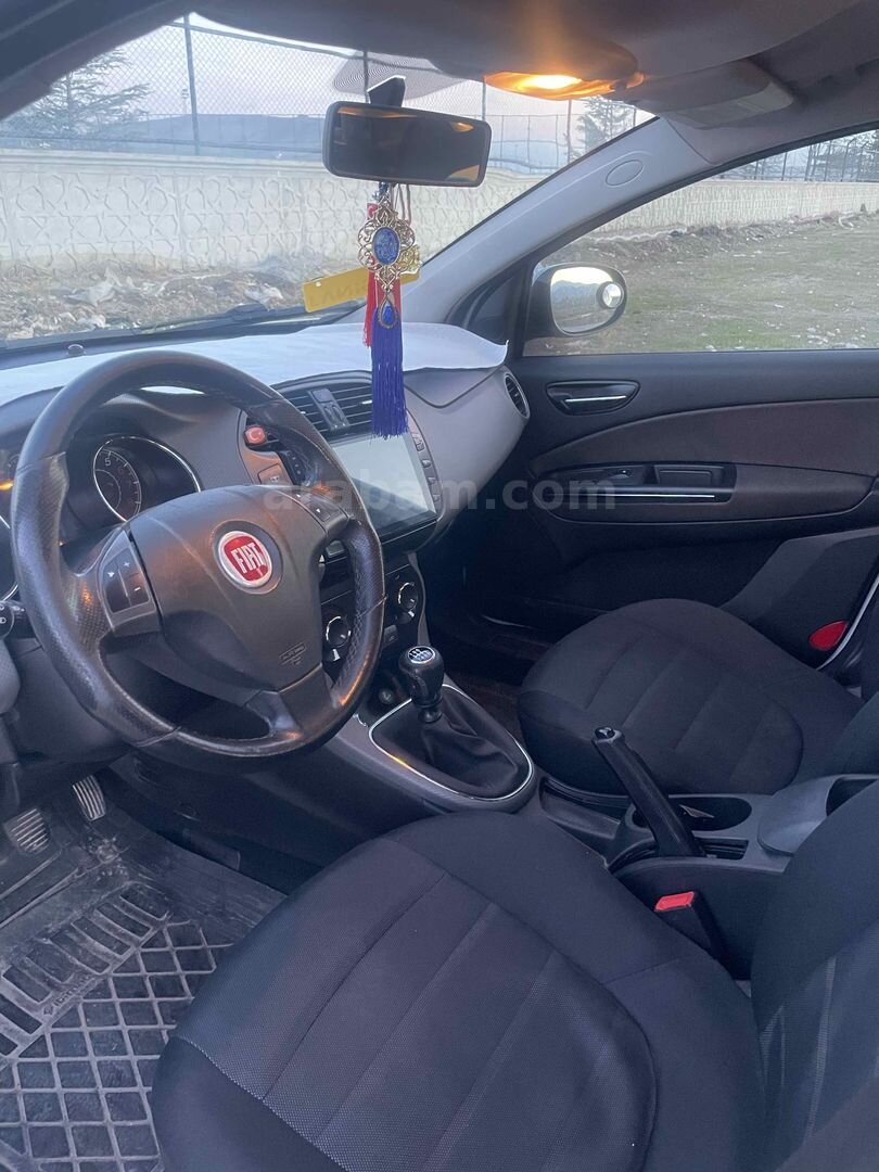 Sahibinden Fiat Bravo 1.4 Active Plus 2011 Model Niğde 148.000 km Beyaz 7