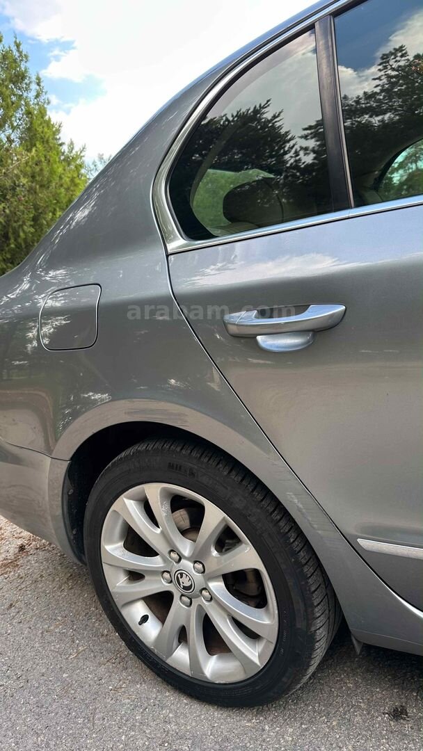 Galeriden Skoda SuperB 1.6 TDI Elegance 2012 Model Erzurum 189.000 km Gri 6