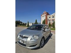 Sahibinden Toyota Auris 1.4 D-4D Comfort 2008 Model  274.000 km Gri (Gümüş)
