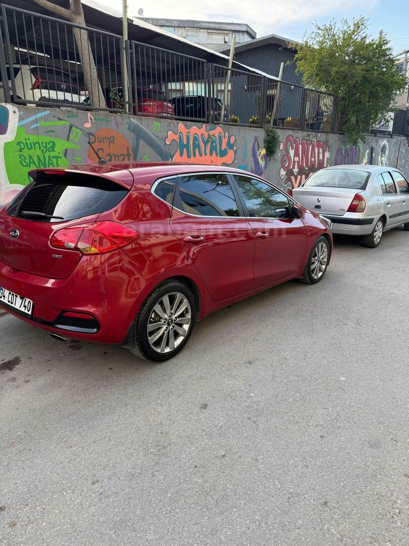 Galeriden Kia Ceed 1.6 CRDi Concept 2012 Model İstanbul 260.000 km Kırmızı 7