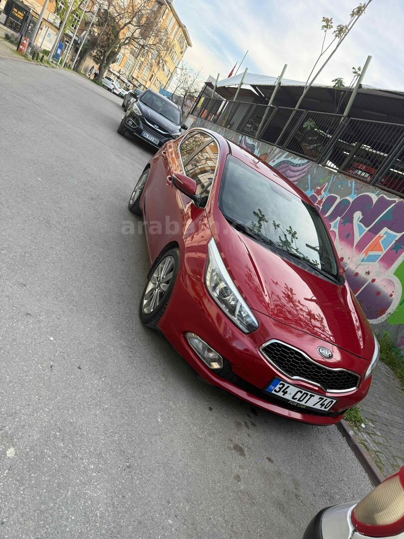 Galeriden Kia Ceed 1.6 CRDi Concept 2012 Model İstanbul 260.000 km Kırmızı 2