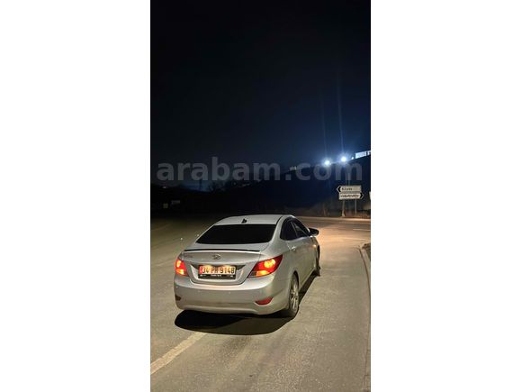 Sahibinden Hyundai Accent Blue 1.6 CRDI Mode Plus 2012 Model 
