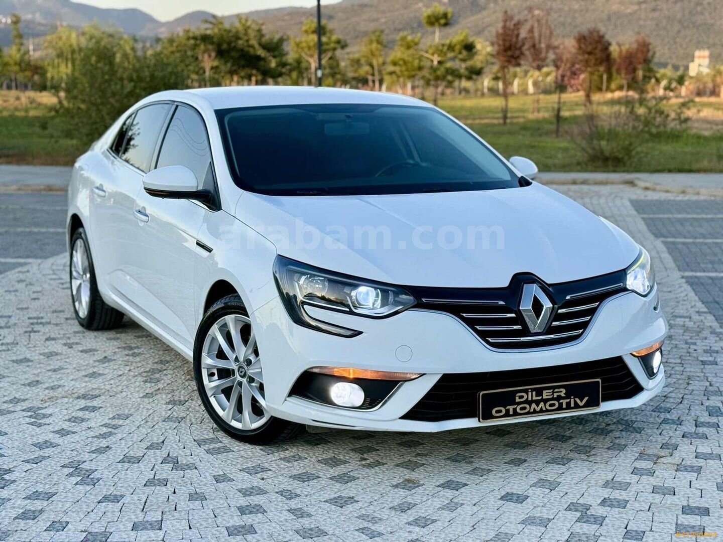 Galeriden Renault Megane 1.2 TCe Touch 2017 Model Balıkesir 122.000 km Beyaz 2