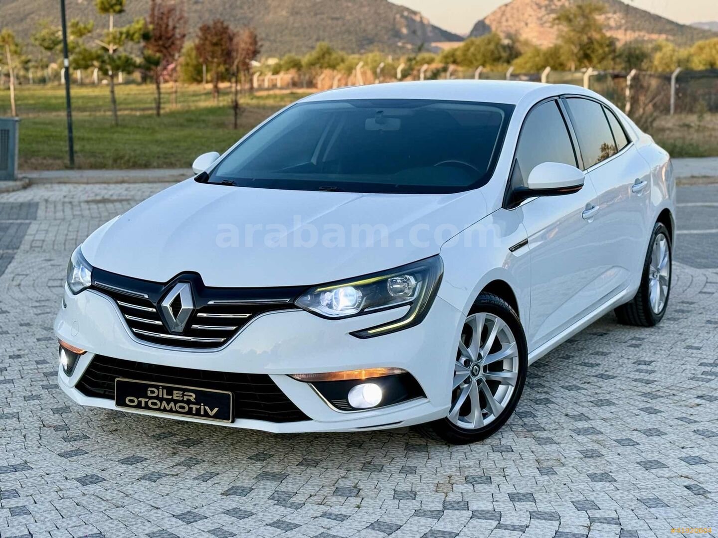Galeriden Renault Megane 1.2 TCe Touch 2017 Model Balıkesir 122.000 km Beyaz 1