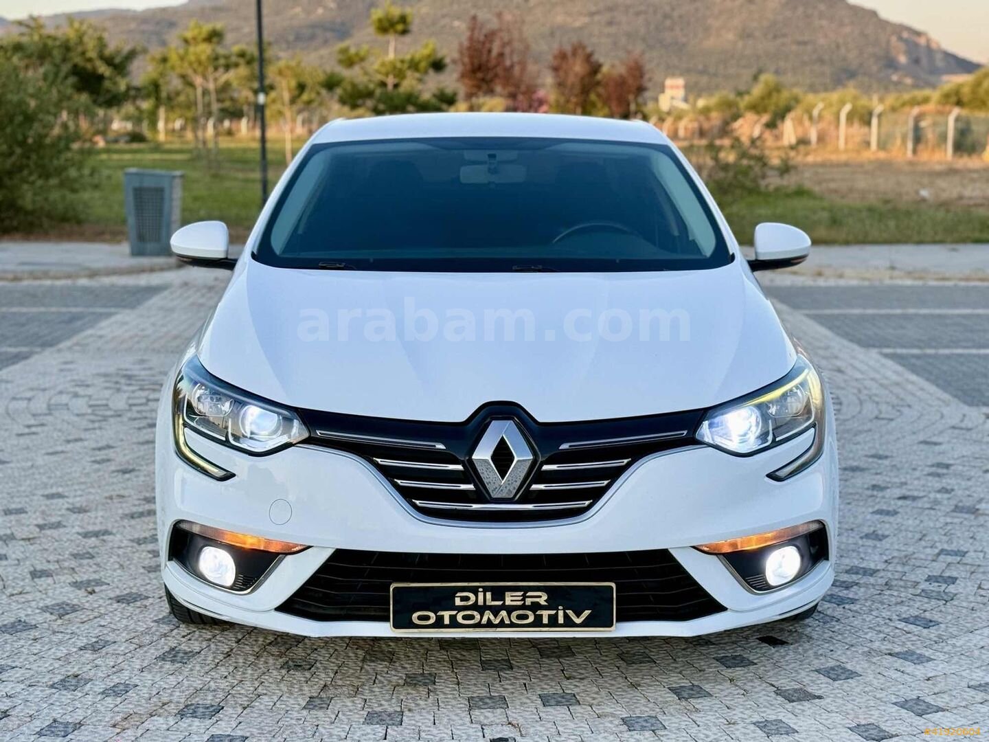 Galeriden Renault Megane 1.2 TCe Touch 2017 Model Balıkesir 122.000 km Beyaz 5