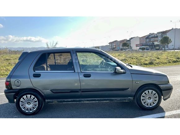 KILIÇ OTOMOTİVDEN 1997 MODEL CLİO