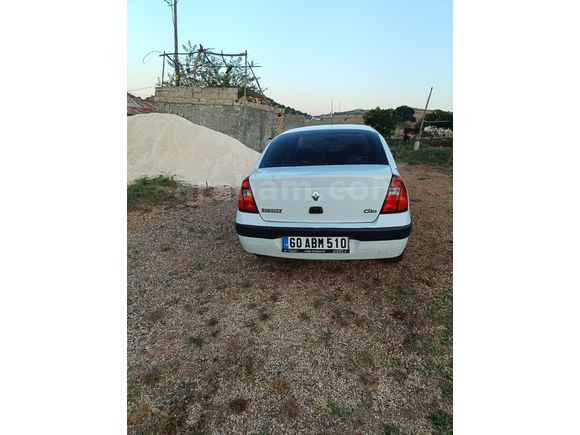 Memurdan Temiz Clio 1.4 Authentique 2004 Model  207.000 km Beyaz