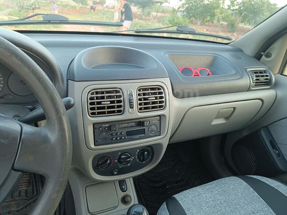 Memurdan Temiz Clio 1.4 Authentique 2004 Model  207.000 km Beyaz