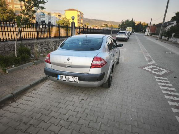 Memurdan temiz kullanılmış bakımlı sorunsuz araç.