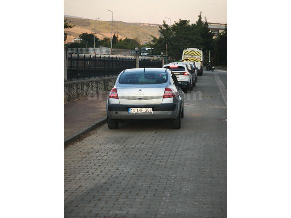 Memurdan temiz kullanılmış bakımlı sorunsuz araç.