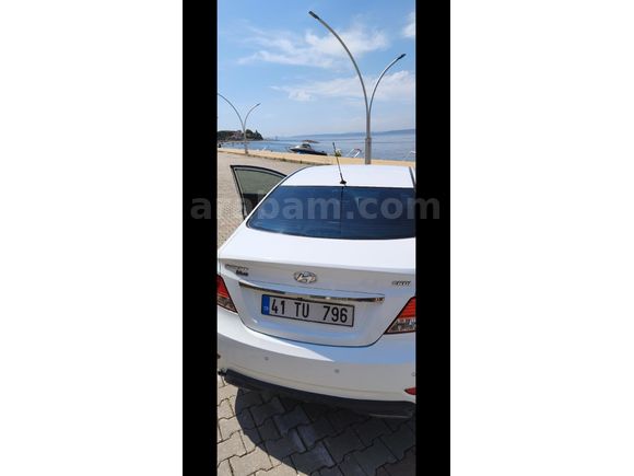 Sahibinden Hyundai Accent Blue 1.6 CRDI Mode Plus 2013 Model  148.000 km Beyaz