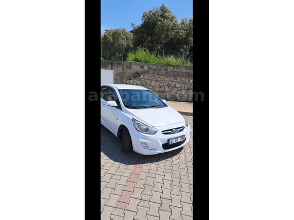 Sahibinden Hyundai Accent Blue 1.6 CRDI Mode Plus 2013 Model  148.000 km Beyaz
