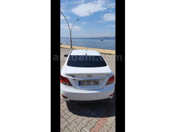 Sahibinden Hyundai Accent Blue 1.6 CRDI Mode Plus 2013 Model  148.000 km Beyaz