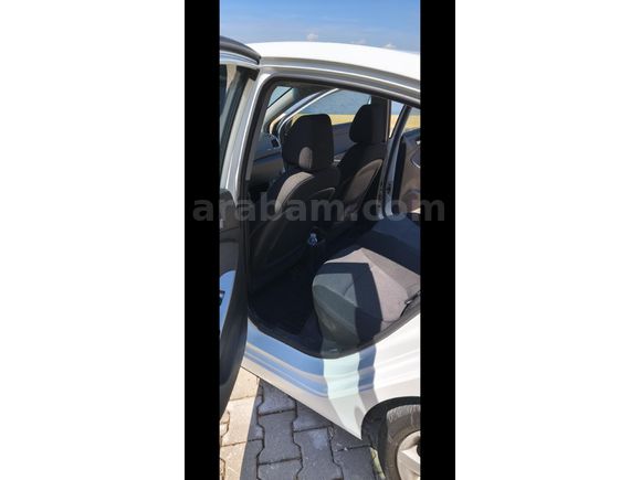 Sahibinden Hyundai Accent Blue 1.6 CRDI Mode Plus 2013 Model  148.000 km Beyaz