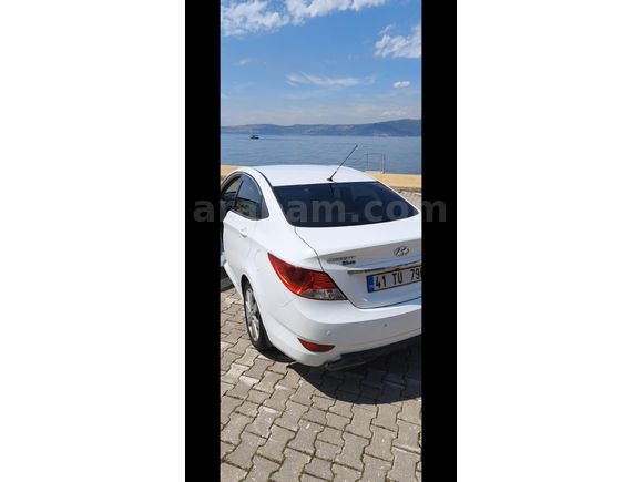 Sahibinden Hyundai Accent Blue 1.6 CRDI Mode Plus 2013 Model  148.000 km Beyaz