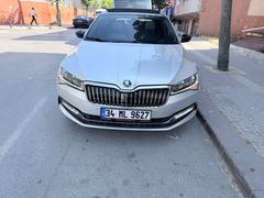 Acill satilik Skoda SuperB 1.5 TSI Premium 2021 çıkış 95.000 km Gri
