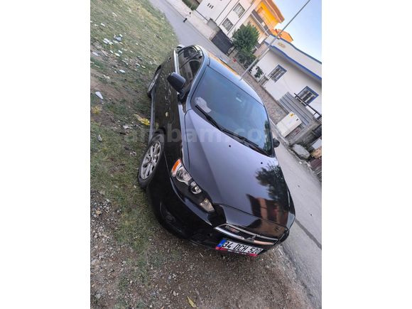 Sahibinden Mitsubishi Lancer 1.5 Invite 2011 Model  225.000 km Siyah