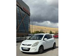 Sahibinden Hyundai i20 1.4 CRDi ISG 2011 Model  275.000 km Beyaz