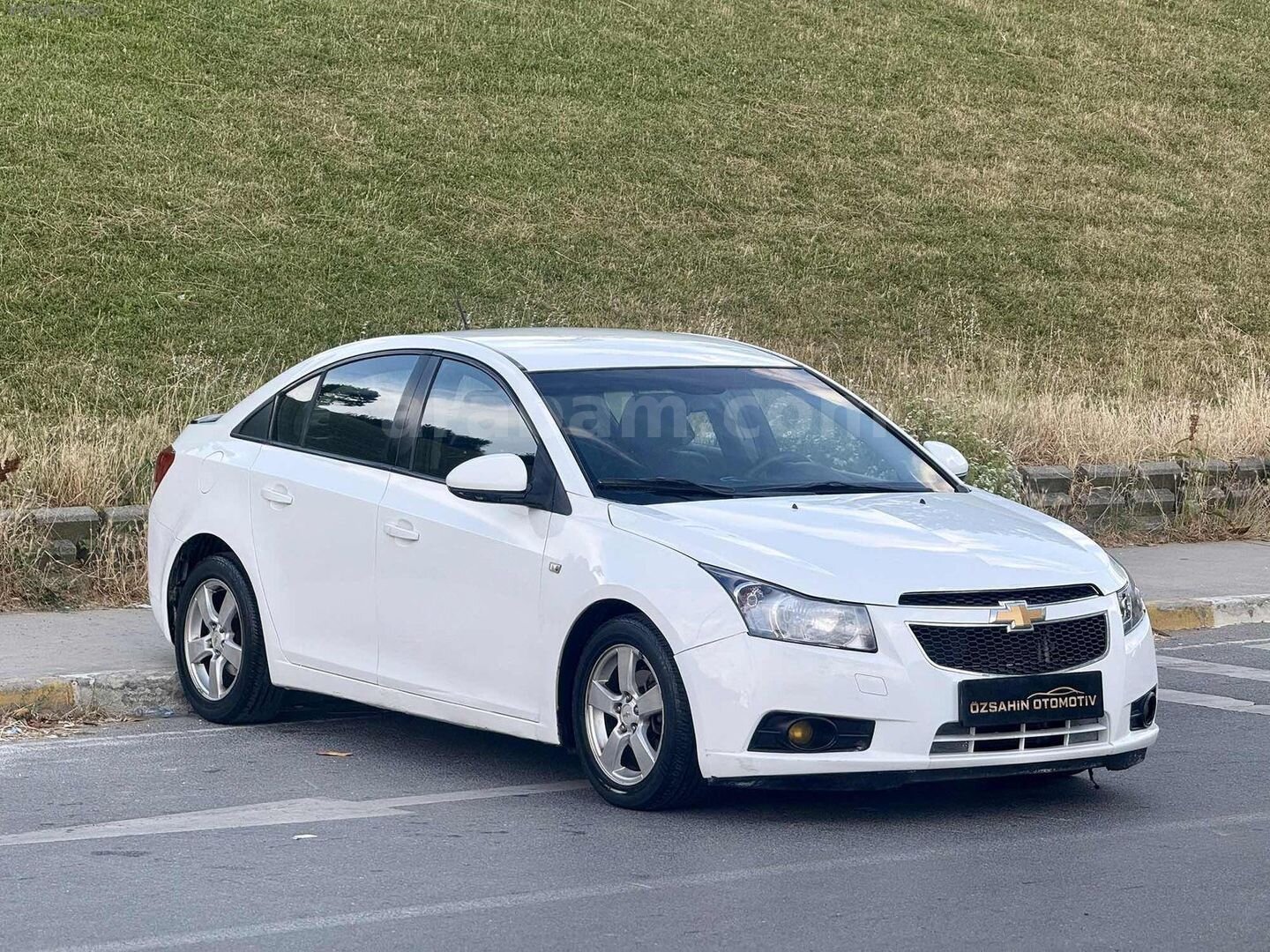Galeriden Chevrolet Cruze 1.6 LS 2010 Model İstanbul 232.700 km Beyaz 3