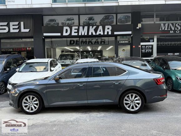 Demkar otomotiv den cam tavanlı Superb