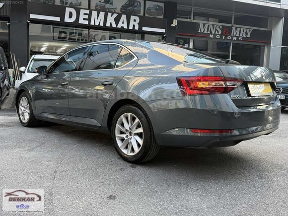 Demkar otomotiv den cam tavanlı Superb