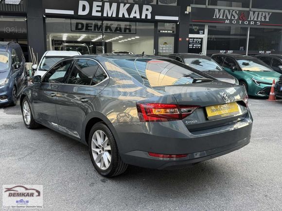 Demkar otomotiv den cam tavanlı Superb