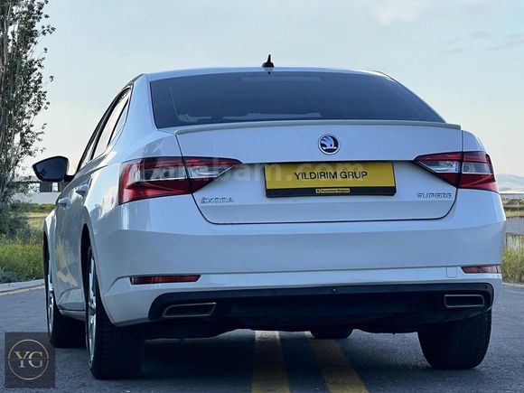 2015 MODEL 1.6 TDI GreenTec SKODA SUPERB STYLE