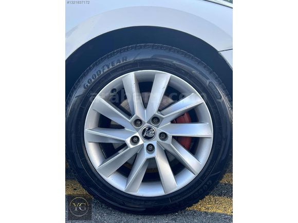 2015 MODEL 1.6 TDI GreenTec SKODA SUPERB STYLE