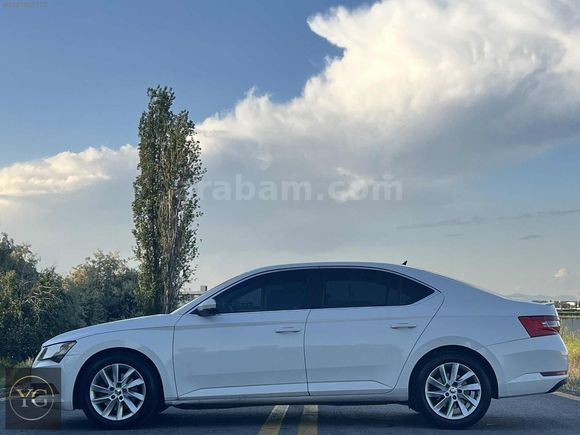 2015 MODEL 1.6 TDI GreenTec SKODA SUPERB STYLE