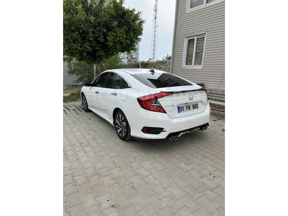 Memurdan Honda Civic 1.6i VTEC Eco Executive 2017 Model 