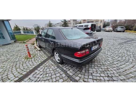 Sahibinden Mercedes - Benz E 200 Elegance 2000 Model  217.000 km Siyah