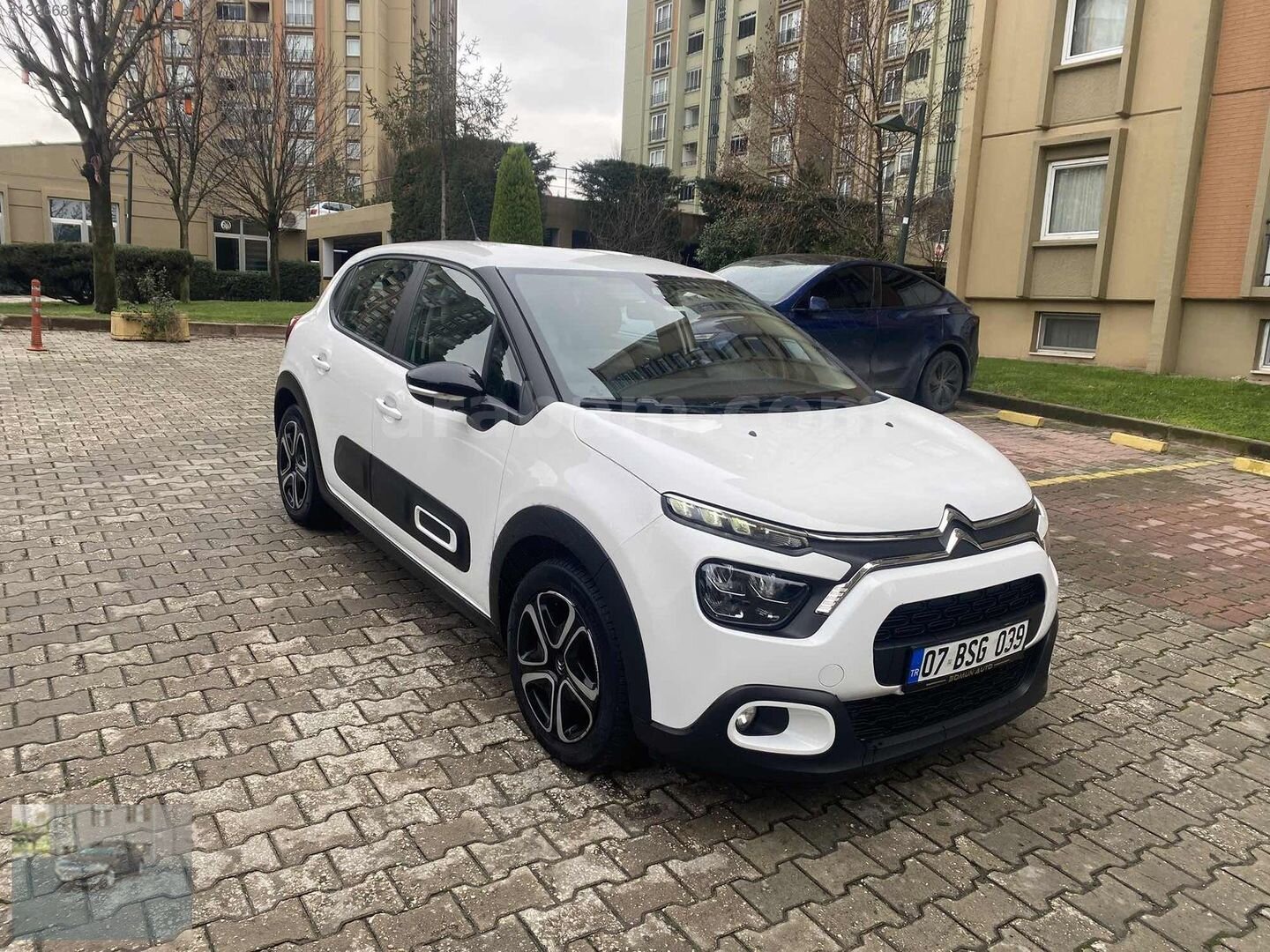 Galeriden Citroen C3 1.2 PureTech Feel Bold 2024 Model İstanbul 57.000 km Beyaz 5