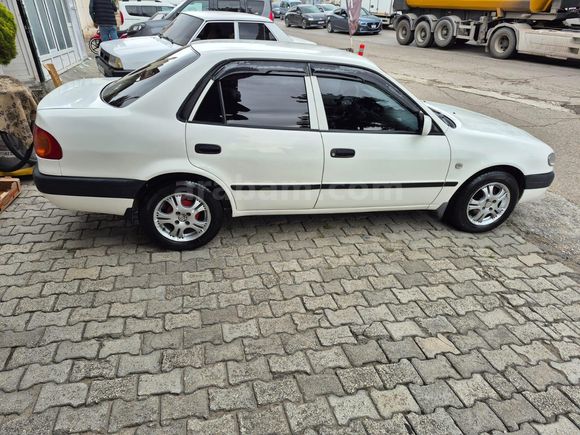 Toyota Corolla 1.4 Terra 2000 Model