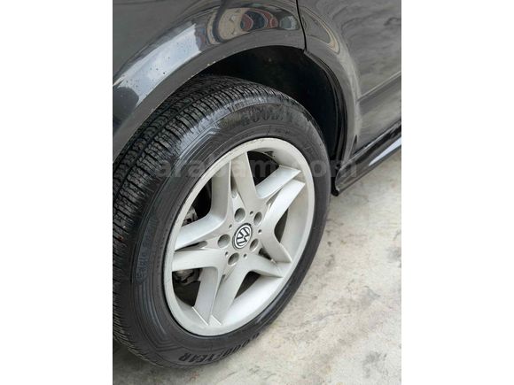 Volkswagen Transporter 2.5 TDI Camlı 