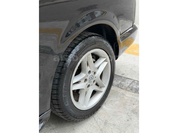 Volkswagen Transporter 2.5 TDI Camlı 